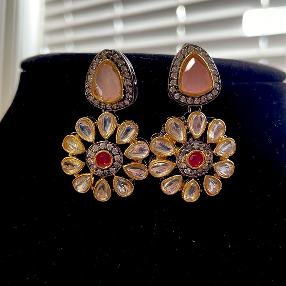 Beautiful choker set with earrings - Picture 3 of 3